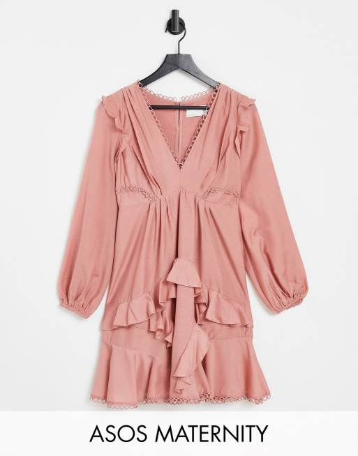 ASOS DESIGN Maternity – Ciemnoróżowa sukienka mini z długim rękawem i ozdobnym wykończeniem