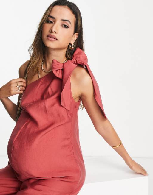 ASOS DESIGN Maternity - Combinaison asymétrique en lin avec bretelle nouée - Rouge brique, 3 de 4