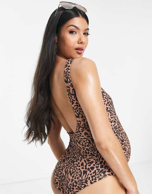 ASOS DESIGN Maternity - Confezione da 2 costumi da bagno con scollo rotondo marrone e stampa animalier, 2 di 4