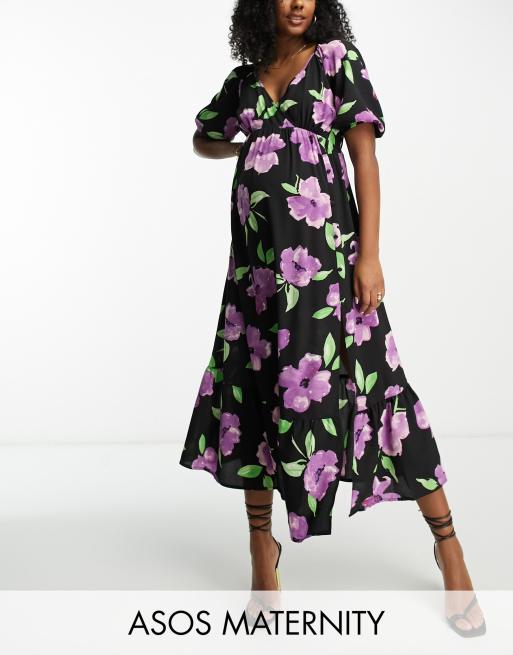 ASOS DESIGN Maternity – Czarna kopertowa sukienka midi z zapięciem na guziki w duży fioletowy kwiatowy wzór