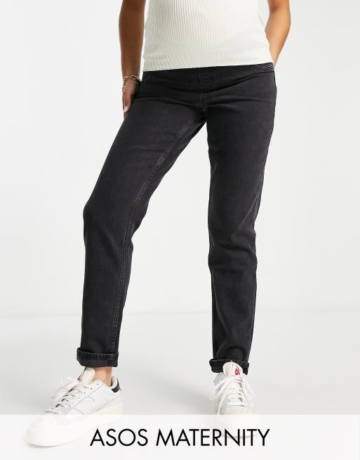 ASOS DESIGN Maternity – Dopasowane jeansy mom fit z pasem pod brzuchem w kolorze spranej czerni 