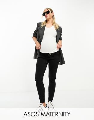 ASOS DESIGN Maternity - Eng geschnittene Jeans in verwaschenem Schwarz