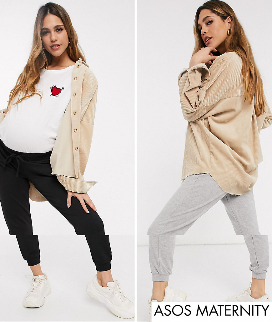 ASOS DESIGN Maternity – Enkla mjukisbyxor med knytning under magen i 2-pack – SPARA-Flerfärgad