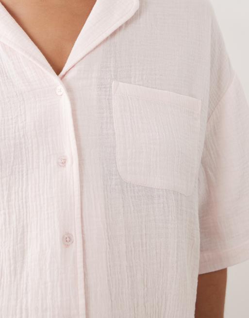 ASOS DESIGN Maternity - Ensemble de pyjama en gaze de coton avec short et chemise à manches courtes - Rose pastel, 2 de 4