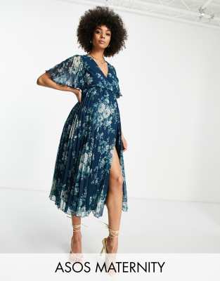 ASOS DESIGN Maternity - Exklusives plissiertes Midikleid mit Blumenprint, Kimono-Ärmeln und Bindeband in der Taille-Bunt