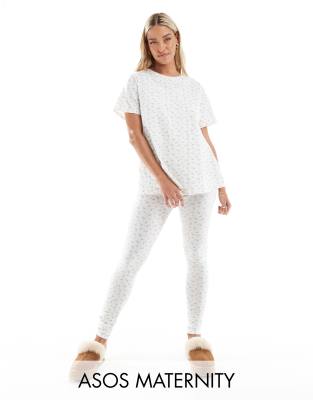 ASOS DESIGN Maternity - Exklusives Pyjama-Set aus Still-T-Shirt und Leggings mit Blümchenmuster-Weiß