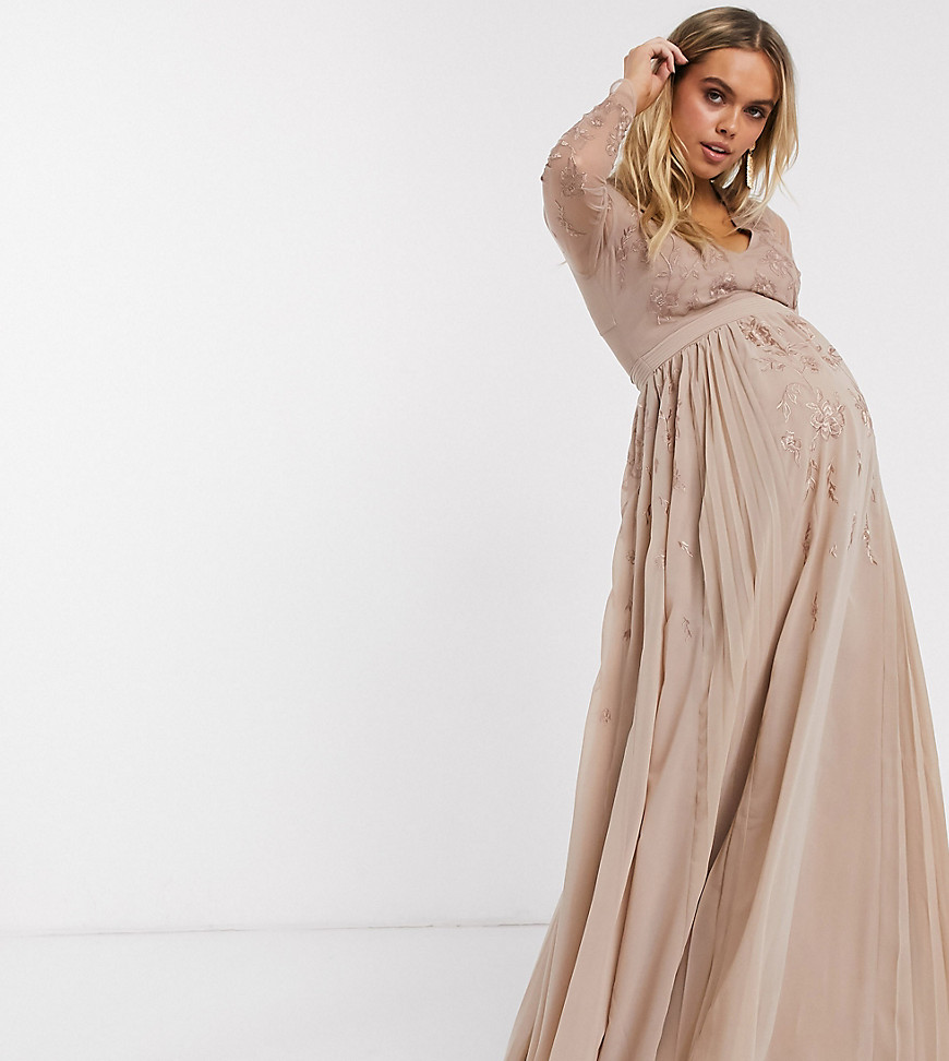 ASOS DESIGN Maternity - Geborduurde geplooide lange jurk met mesh detail-Goud