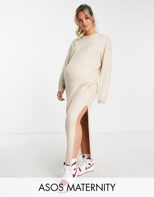 ASOS DESIGN Maternity - Gebreide maxi jurk met zijsplit en brede ribbels in lichtbeige