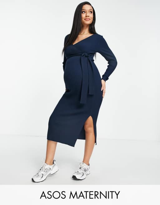 ASOS DESIGN Maternity - Gebreide midi jurk met overslag aan de voorkant in marineblauw