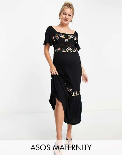 ASOS DESIGN Maternity - Gekreukelde midi jurk met vierkante hals, opengewerkte randen en bloemenborduursel in zwart