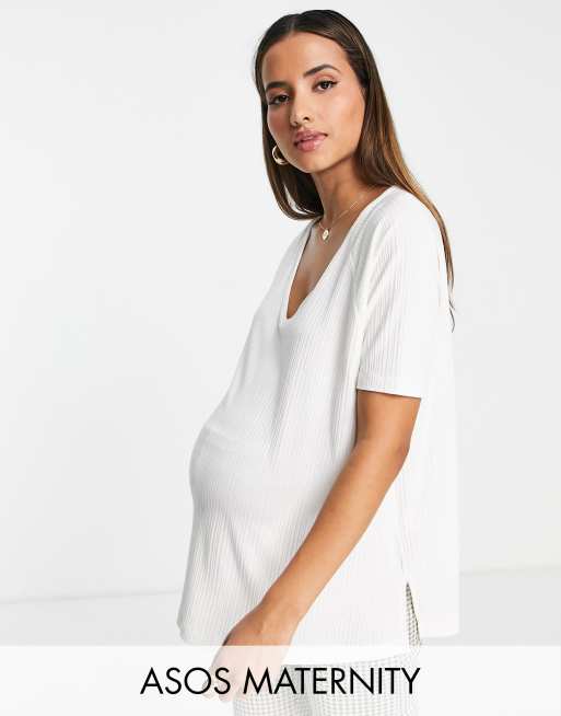 ASOS DESIGN Maternity – Geripptes Oversize-T-Shirt in Weiß mit V-Ausschnitt