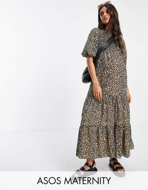 ASOS DESIGN Maternity - Gesmokte lange jurk met stroken in dierenprint