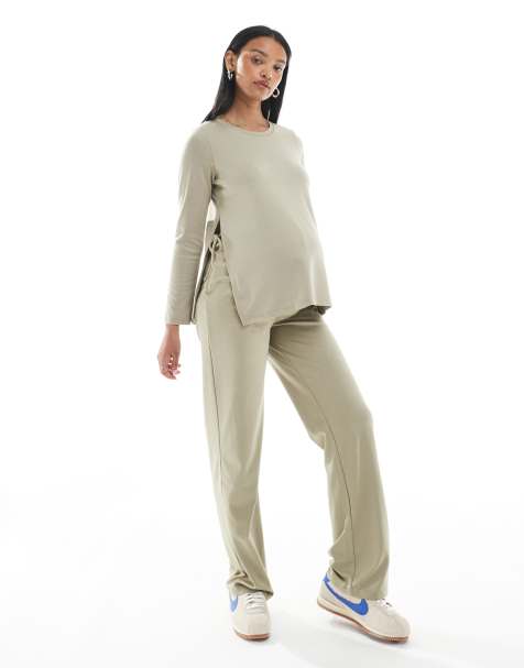 ASOS DESIGN Maternity – Gestreiftes Still-T-Shirt in Marineblau - view 1
