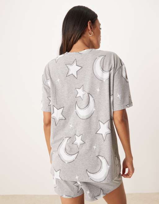 ASOS DESIGN Maternity – Grå pyjamas mönstrad med månar och stjärnor med t-shirt i oversize och shorts, 4 av 4