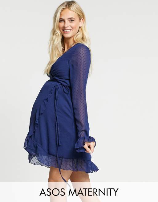 ASOS DESIGN Maternity – Granatowa kopertowa sukienka mini z rozszerzanymi rękawami i ozdobną siateczką dobby