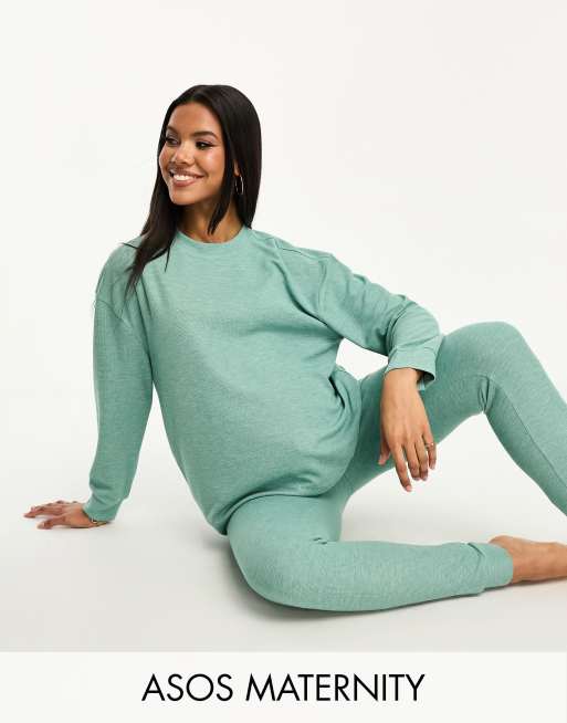 ASOS DESIGN Maternity – Grönt, lätt mysset i slubbväv med sweatshirt och mjukisbyxor – Endast hos ASOS