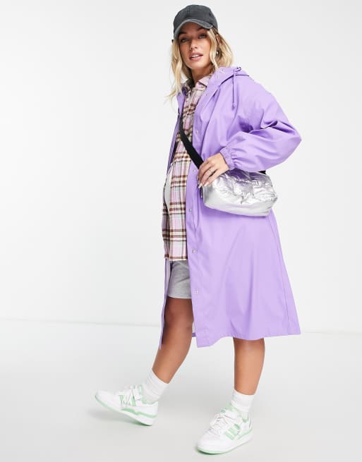 ASOS DESIGN Maternity – Gummierter Regenmantel in Lila