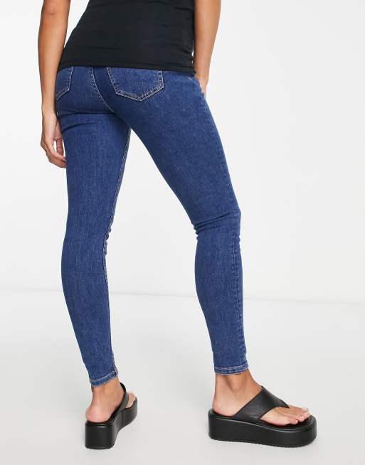 ASOS DESIGN Maternity high rise skinny jeans in mid blue with under the bump waistband, 2 of 4
