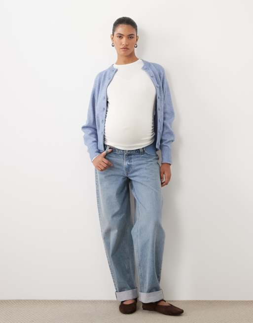 ASOS DESIGN Maternity jeans med hög midja, avslappnad passform och uppvik i mellanljus blå tvätt, 2 av 5