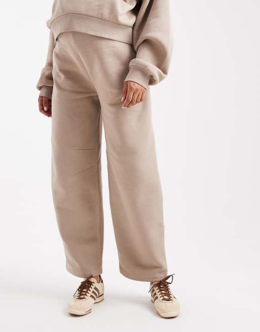 ASOS DESIGN Maternity – Joggersy z poszerzanymi nogawkami w kolorze mokki, 2 z 5