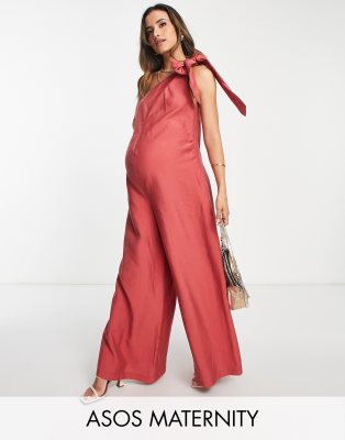 ASOS DESIGN Maternity Jumpsuit aus Leinen in Ziegelrot mit gebundenem One Shoulder Trager ASOS