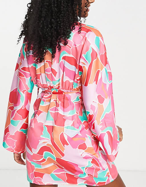Asos Donna Abbigliamento Maglioni e cardigan Kimono ASOS DESIGN Maternity Kimono da mare a portafoglio in raso rosa con stampa astratta vivace 