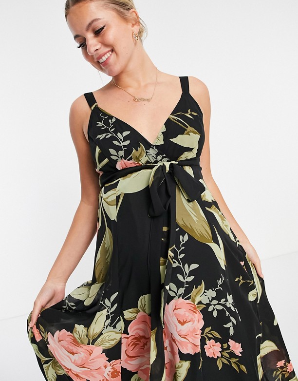  Wyrazić ASOS DESIGN Maternity – Kopertowa sukienka maxi na ramiączkach z wiązanym tyłem i wzorem w duże kwiaty Czarny w kwiaty