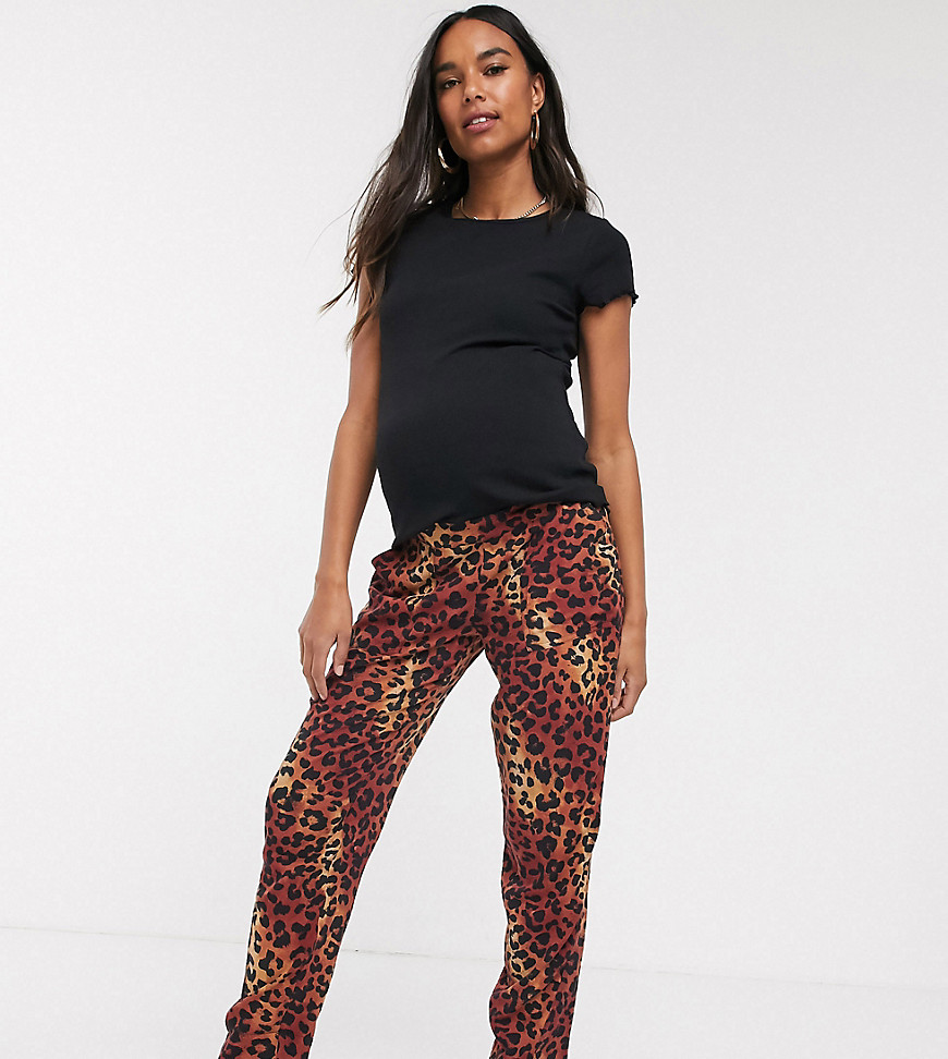 ASOS DESIGN Maternity - kortskårede bukser med leopardprint-Multifarvet