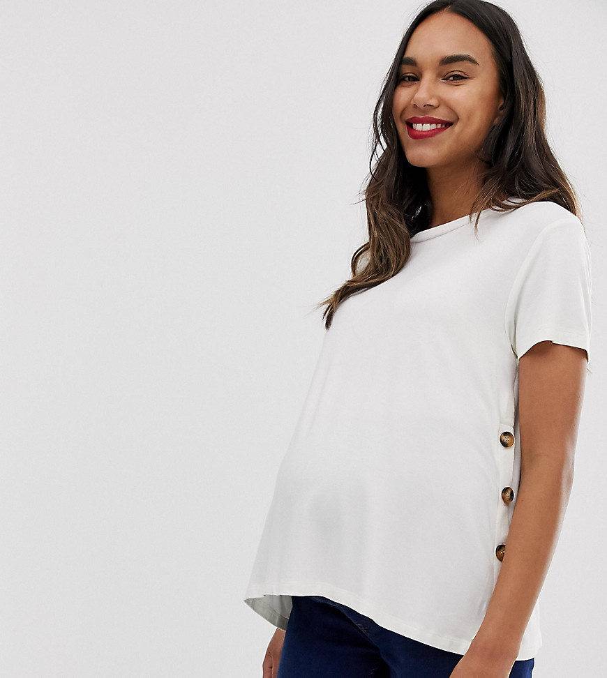 ASOS DESIGN Maternity – Krämfärgad t-shirt för amning med knappar i sidan-Gräddvit