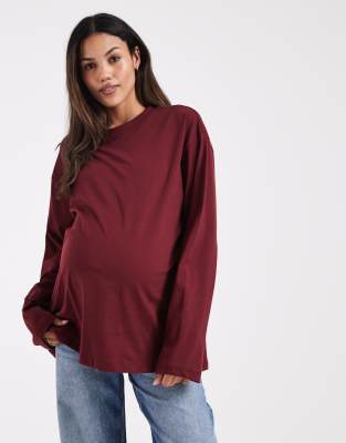 ASOS DESIGN Maternity - Langärmliges Umstands-Shirt in Burgunderrot-Bunt