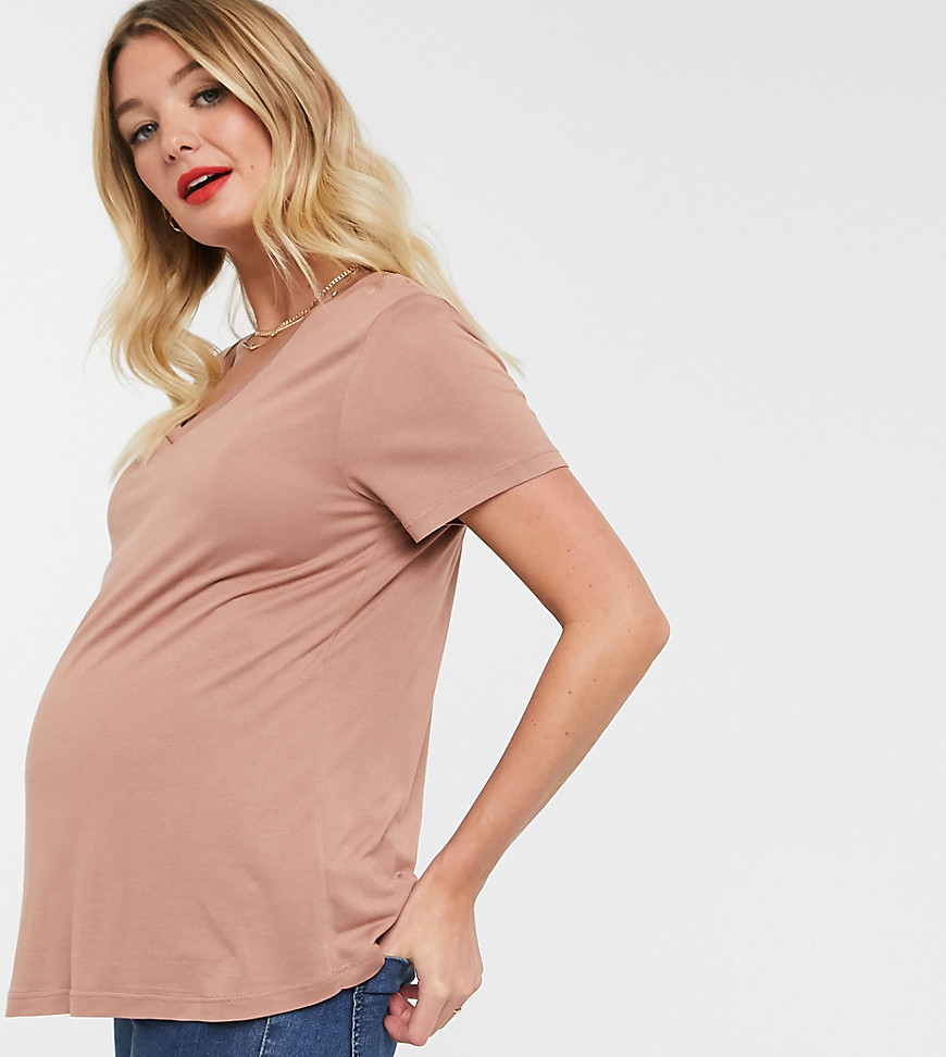 ASOS DESIGN Maternity – Ljusbrun v-ringad t-shirt i amningsmodell