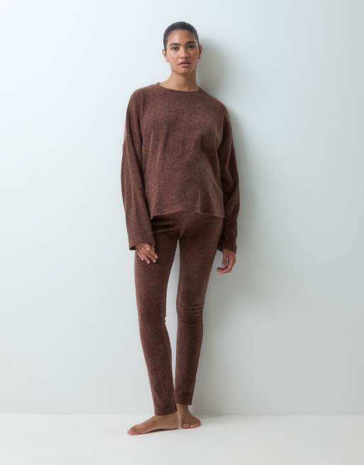 ASOS DESIGN Maternity lounge mix & match lightweight fleece long sleeve slouch in chocolate, 2 of 4