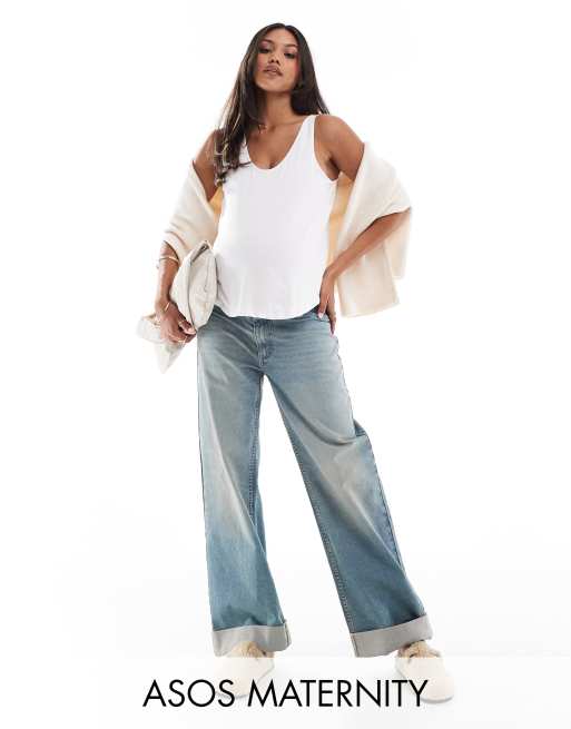 ASOS DESIGN Maternity - Løstsiddende jeans i lys vask med brede opsmøg