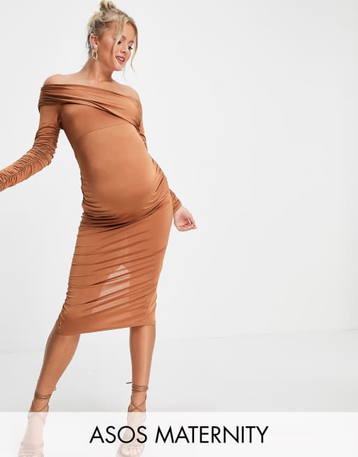 ASOS DESIGN Maternity – Marszczona sukienka midi typu bodycon z odkrytymi ramionami