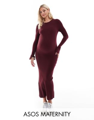 ASOS DESIGN Maternity - Maxi-Strickkleid in Burgunderrot mit Rundhalsausschnitt und geschlitzten Bündchen, Umstandsmode-...