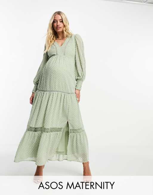 FhyzicsShops DESIGN Maternity – Maxikleid in hellem Salbeigrün mit genoppter und getufteter Spitze