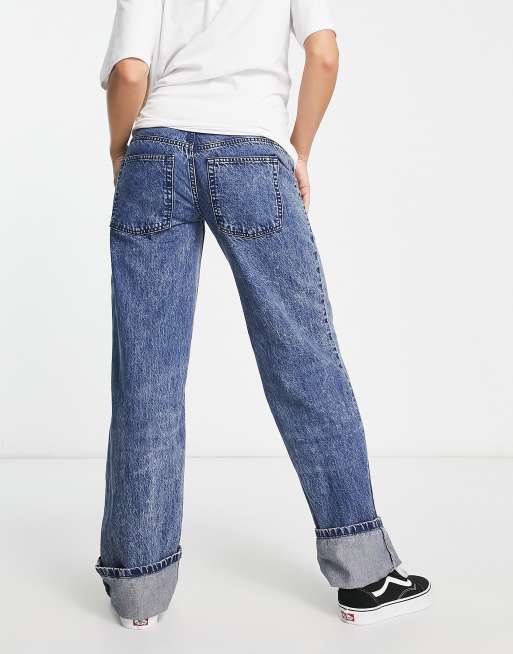 ASOS DESIGN Maternity mid rise baggy boyfriend jeans with knee rips and deep turn up, 2 of 4