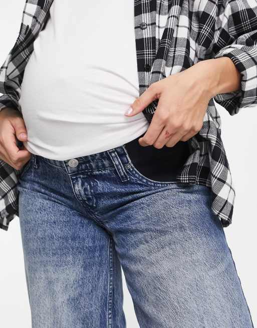 ASOS DESIGN Maternity mid rise baggy boyfriend jeans with knee rips and deep turn up, 3 of 4