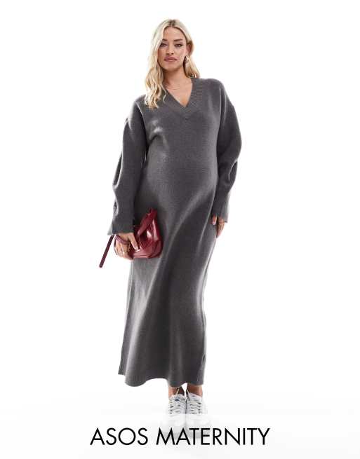 ASOS DESIGN Maternity Midaxi Strickkleid in Anthrazit mit V Ausschnitt