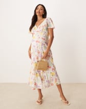 ASOS DESIGN Curve – Gerafftes Maxikleid in Spicy-Rot mit Flatterärmeln und nach hinten abfallendem Saum