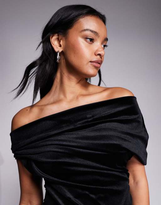 ASOS DESIGN Maternity - Midi-jurk van fluweel met afhangende schouders in zwart, 2 van 4