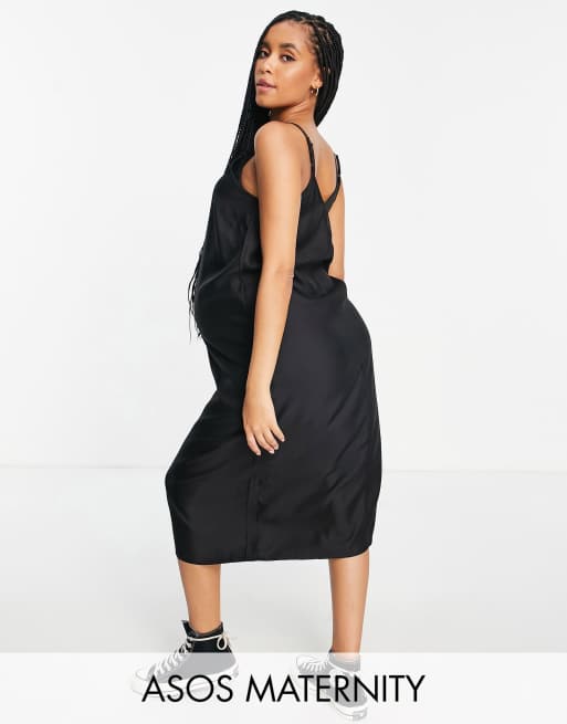 ASOS DESIGN Maternity – Midi-Trägerkleid in Schwarz mit V-Ausschnitt