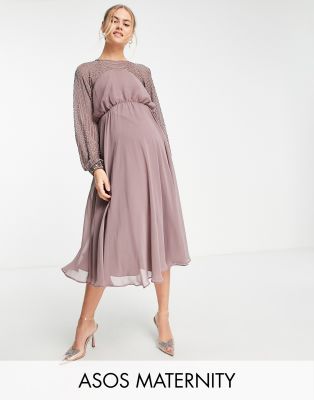 ASOS DESIGN Maternity - Midikleid in Mauve mit linearer Passenverzierung-Violett