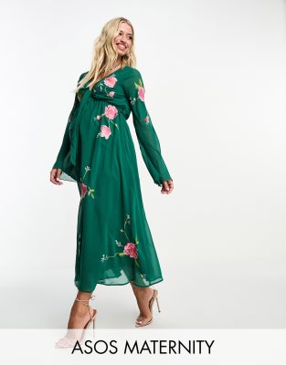 ASOS Design Maternity - Midikleid in Waldgrün mit Front-Bindung, durchgehender Knopfleiste und Blumenstickerei