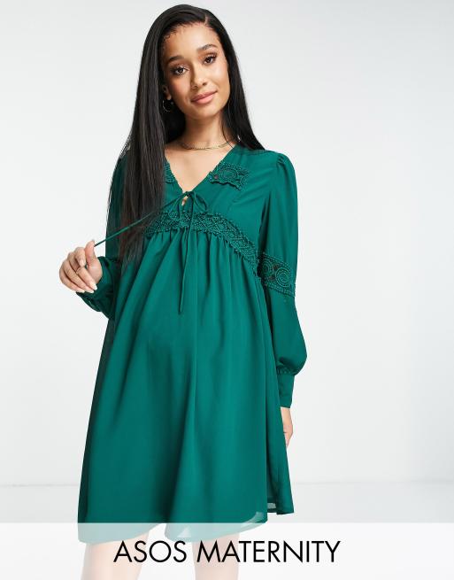 ASOS DESIGN Maternity – Mini-Hängerkleid mit Spitzeneinsatz in Tannengrün