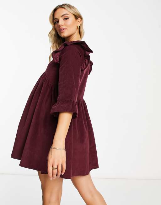 ASOS DESIGN Maternity - Minikjole med smock i mørkerød fløjl med flæser på skuldrene, 2 af 4