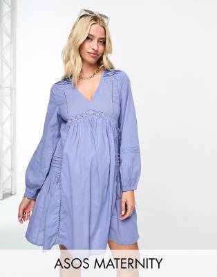 ASOS DESIGN Maternity - Minikleid zum Hineinschlüpfen in Blau mit Spitzeneinsatz