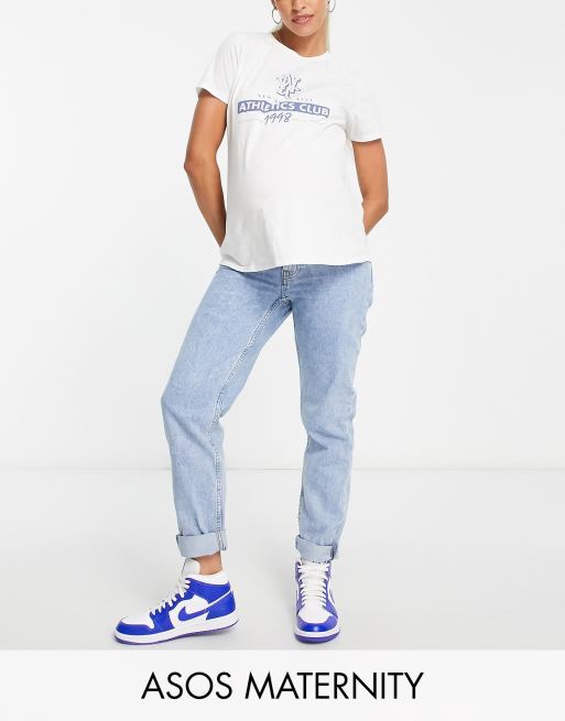 ASOS DESIGN Maternity - Mom jeans comodi lavaggio chiaro con fascia in vita elasticizzata di lato