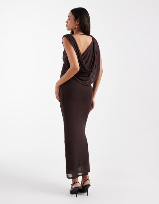 ASOS DESIGN Maternity – Netzstoff-Maxikleid in Schokobraun mit One-Shoulder-Träger, geraffter Vorderseite und drapierter Rückseite, 3 von 4