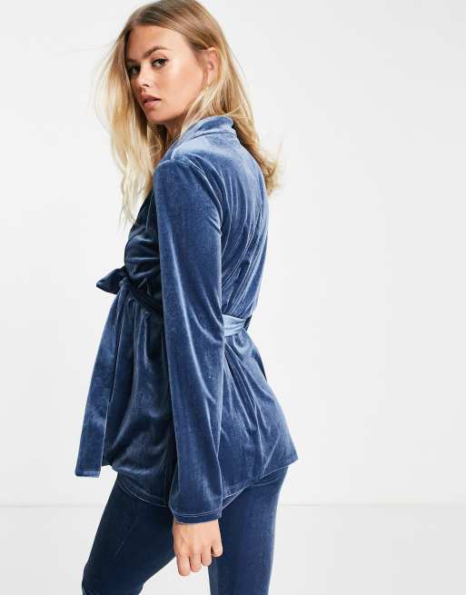 ASOS DESIGN Maternity – Niebieska aksamitna marynarka garniturowa o kopertowym kroju, 4 z 4
